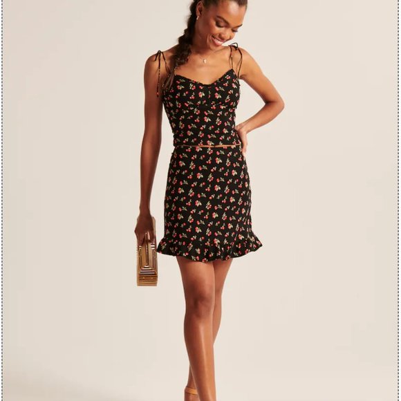 Abercrombie & Fitch Tie-Strap Ruffle Cami - Picture 4 of 8